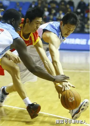 篮球传球定义_传球篮球规则定位方法_定位传球篮球规则